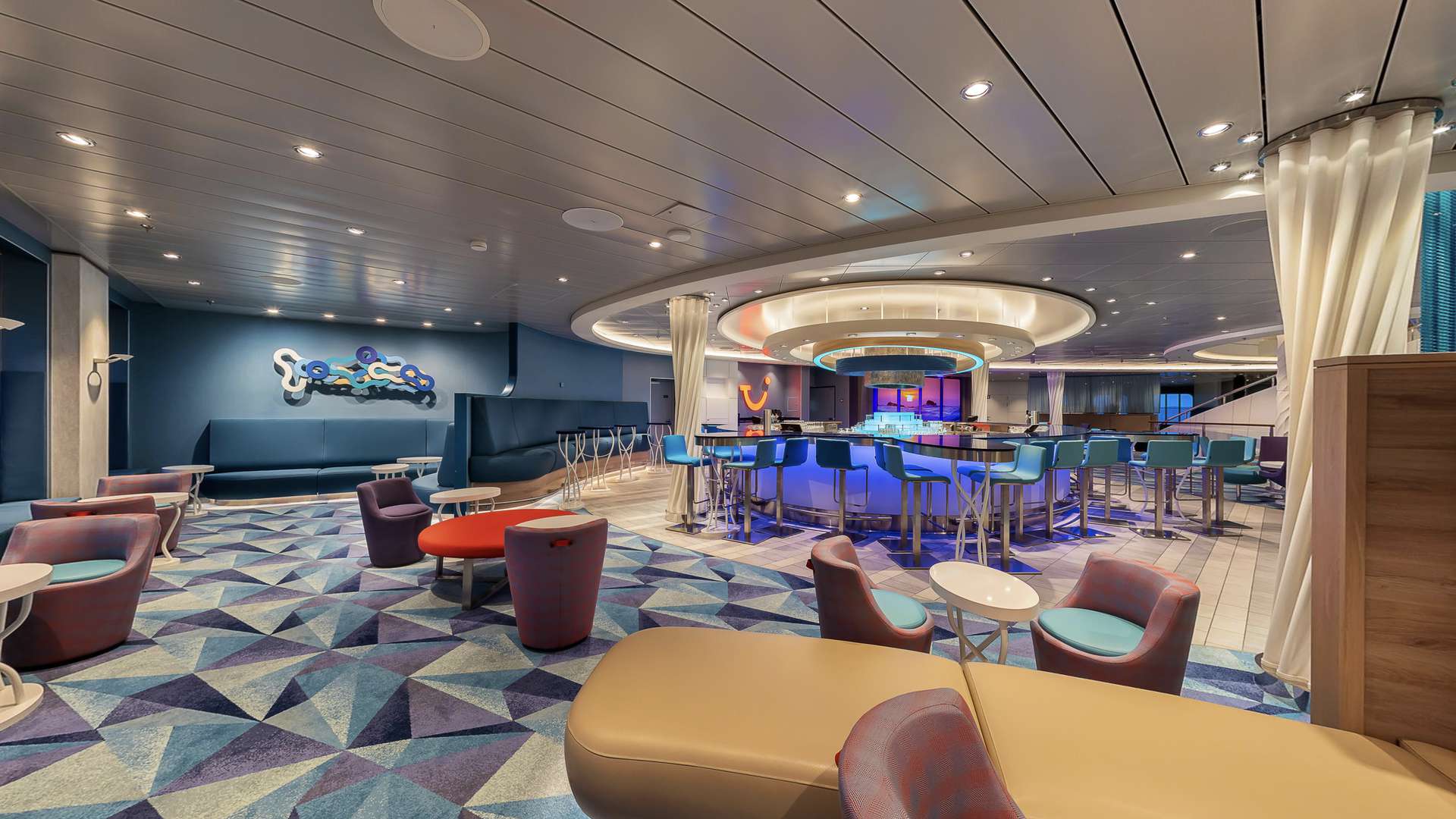 TUI Bar