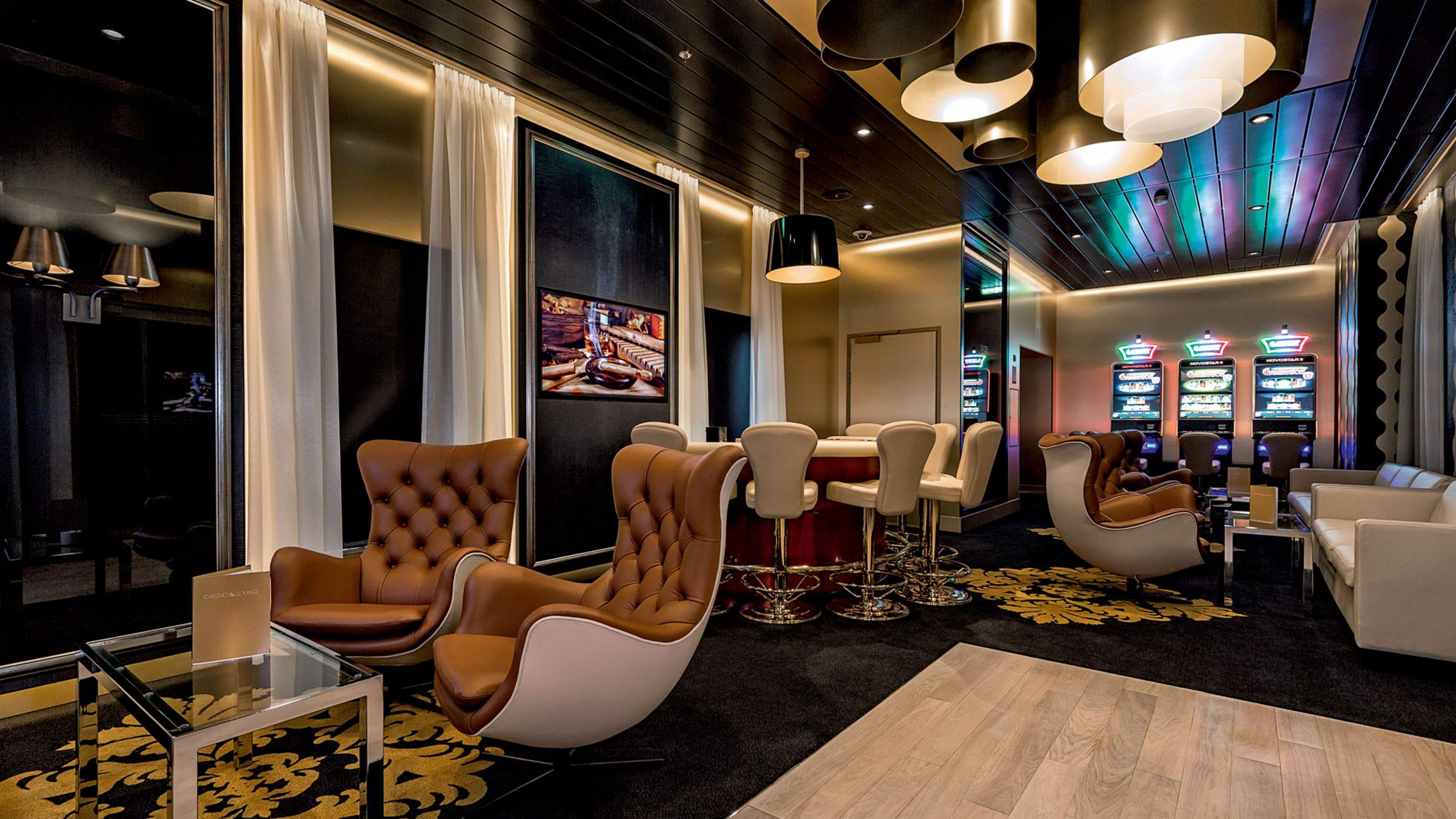Casino & Lounge