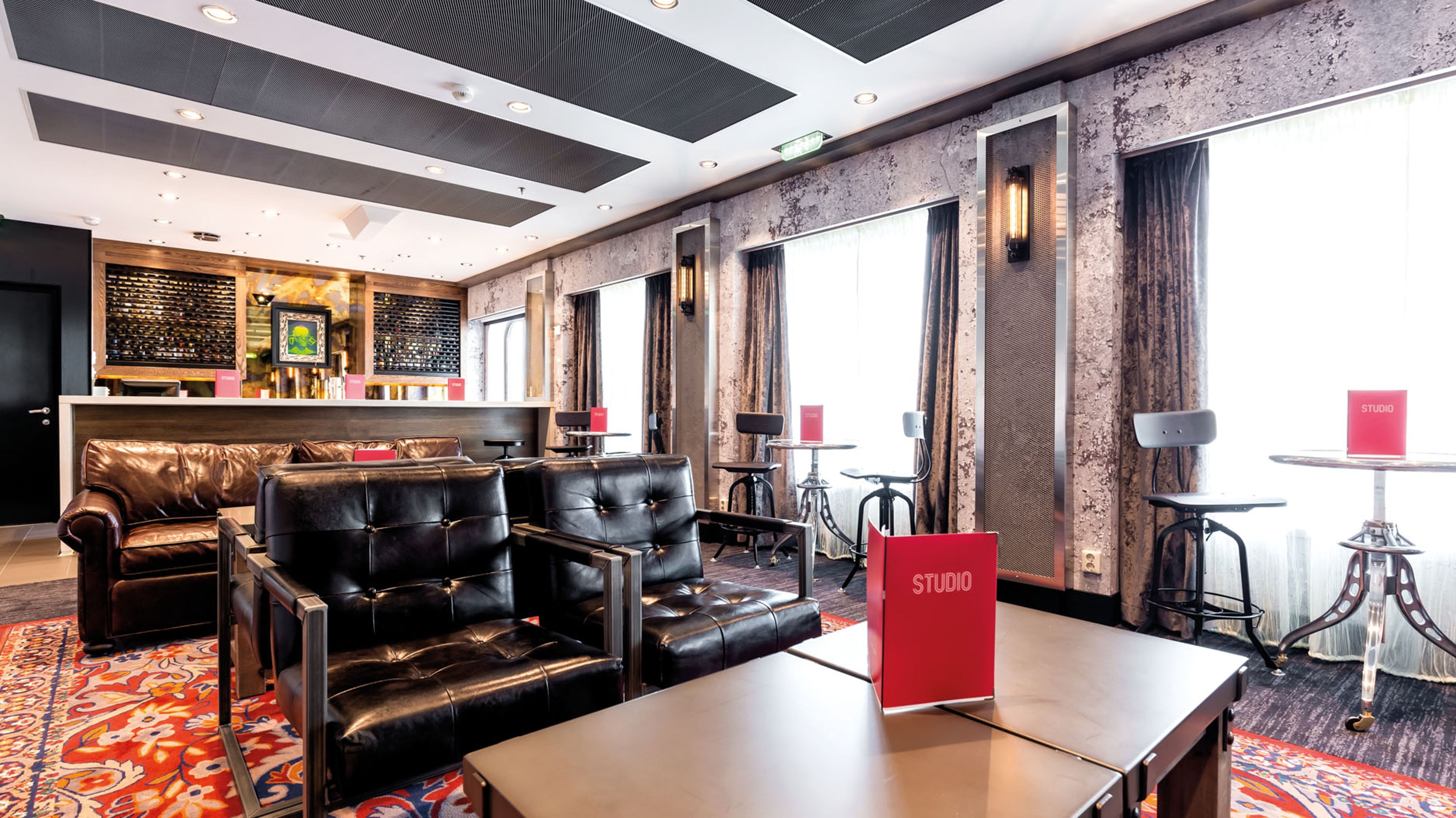 Studio Bar